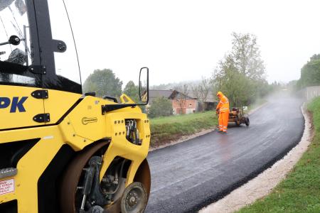 ASFALTIRANJE KOŽLJEK 08 FOTO LJUBO VUKELIČ